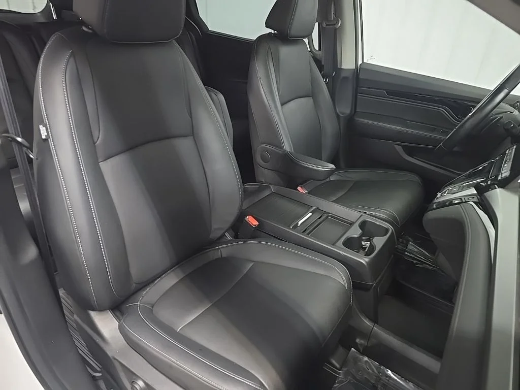 Used 2022 Platinum White Pearl Honda Touring image 15