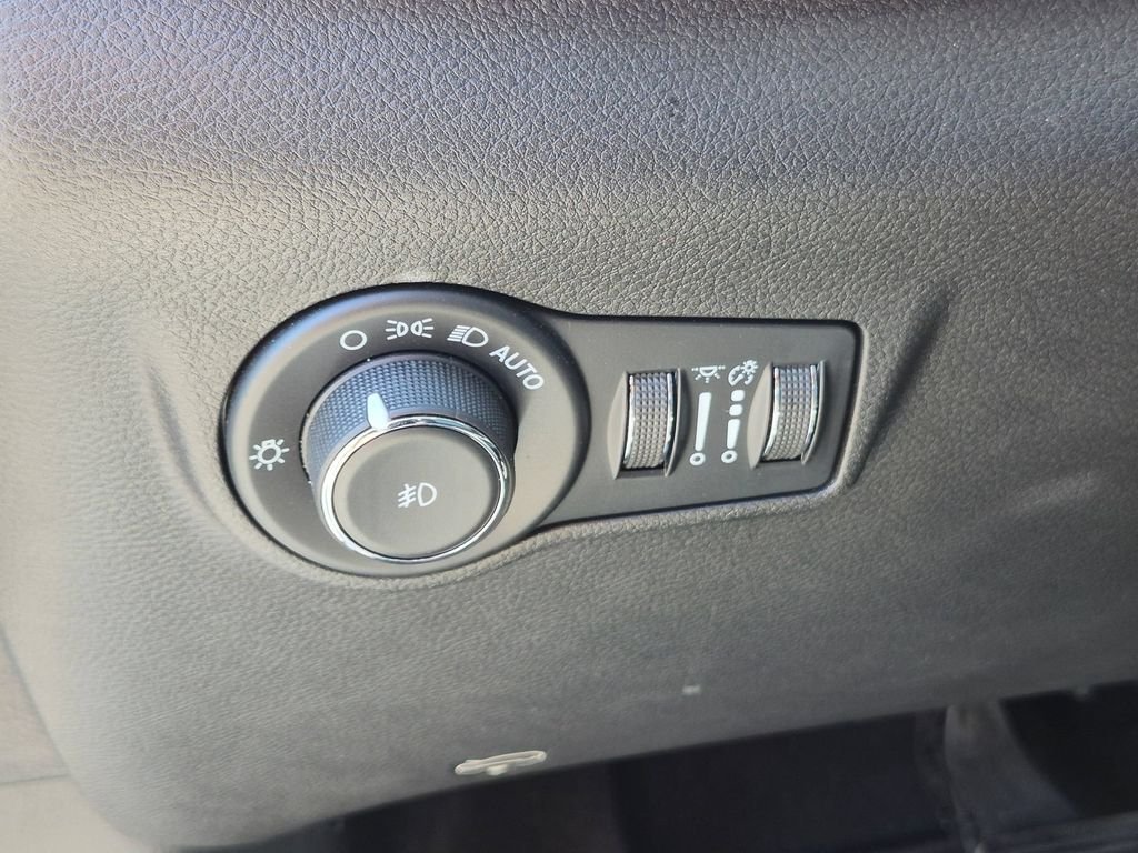 Used 2023 White Jeep Limited image 14