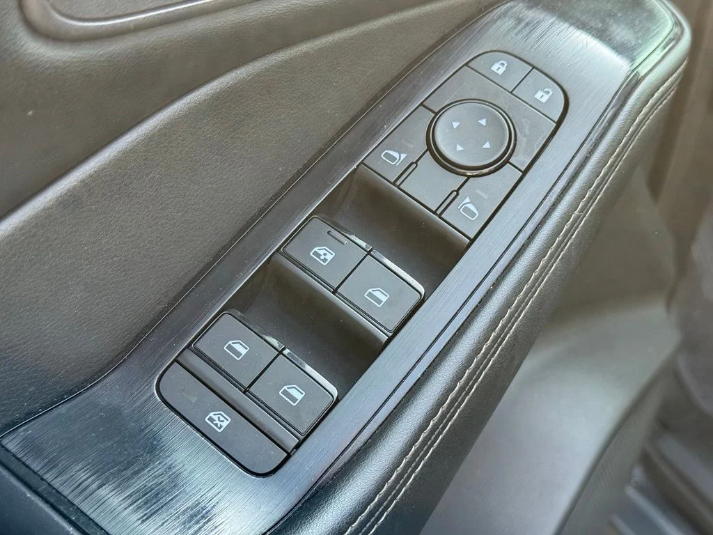Used 2024 Gray Nissan SV image 15
