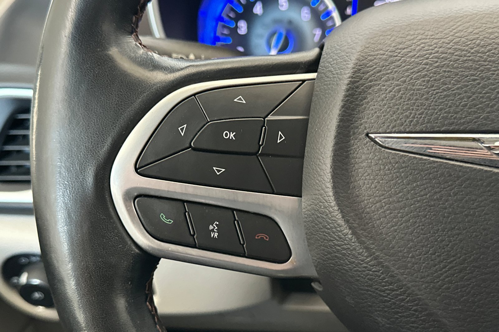 Used 2019 Black Chrysler Touring L image 26