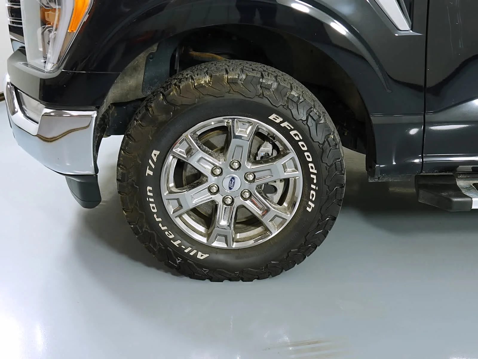 Used 2023 Agate Black Metallic Ford XLT image 9