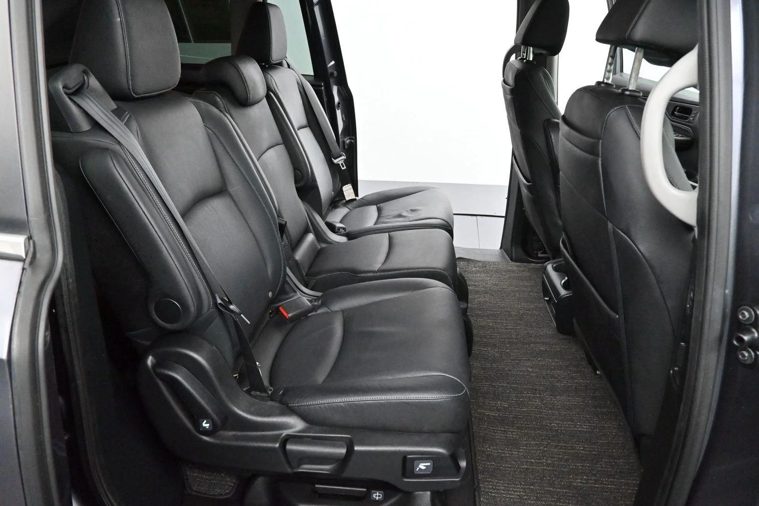 Used 2023 Modern Steel Metallic Honda Touring image 39