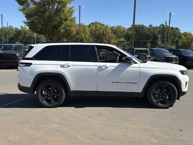 Used 2023 White Jeep Altitude X image 13