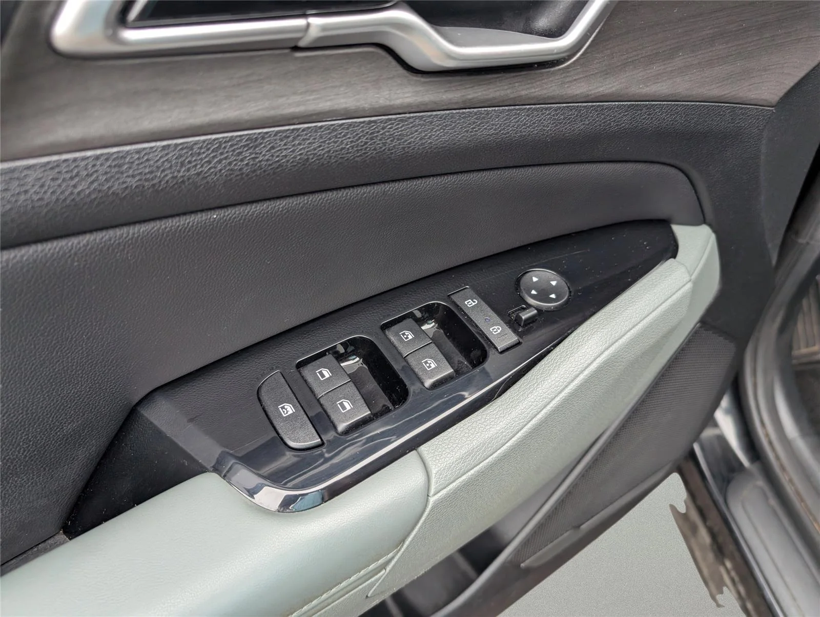 Used 2024 Ebony Black Kia X-Line image 13