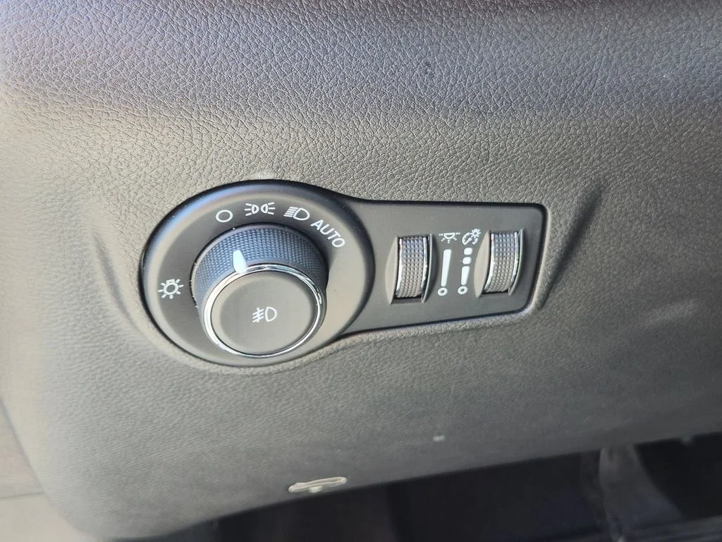 Used 2023 White Jeep Limited image 14
