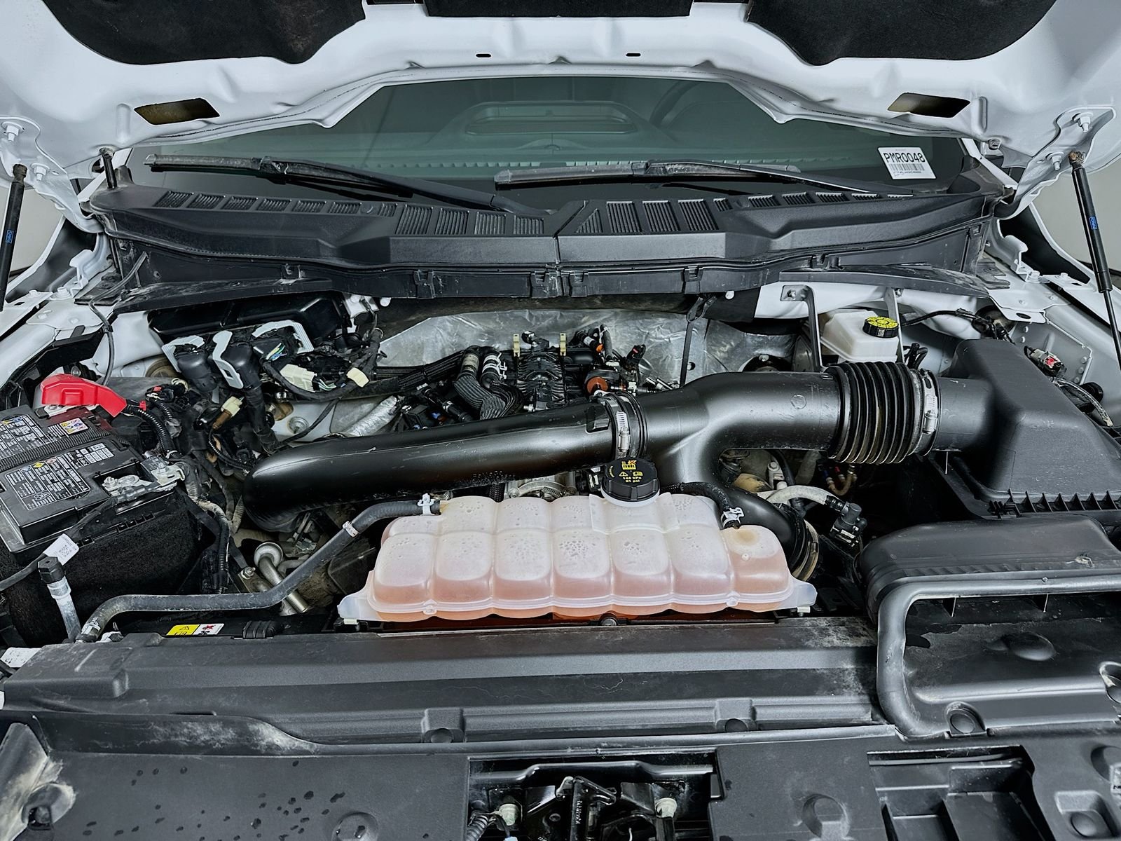 Used 2025 Oxford White Ford Lariat image 31