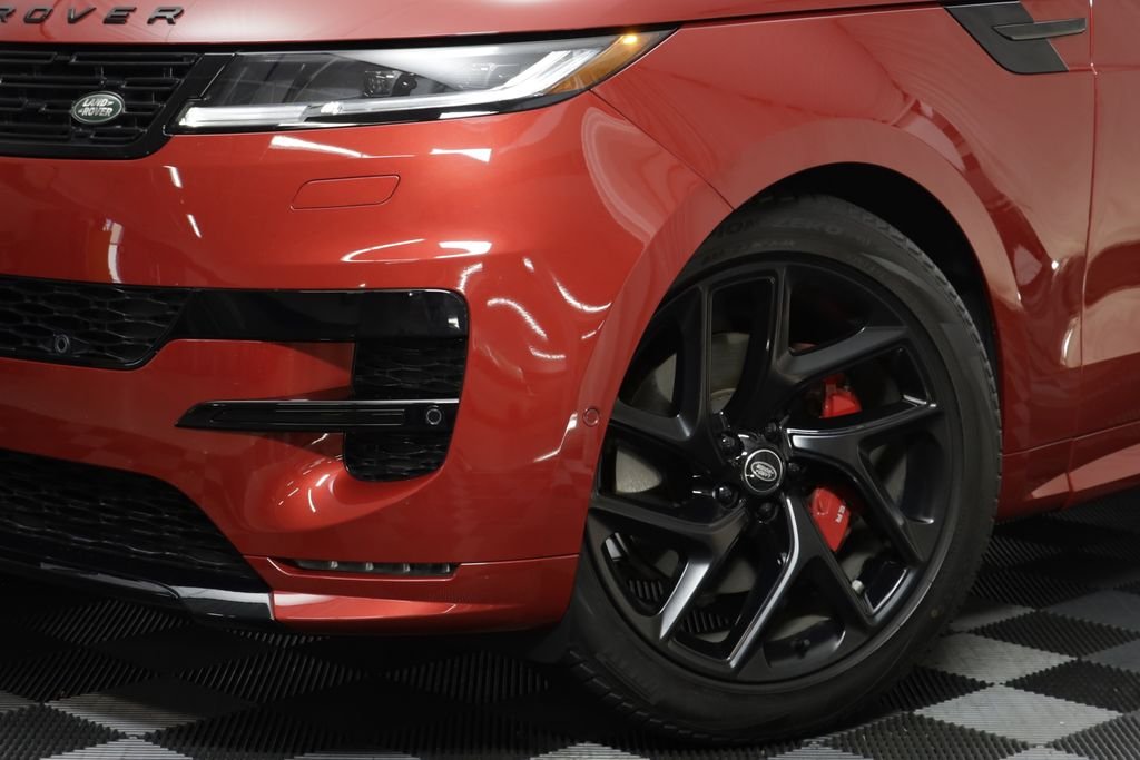 Used 2025 Red Land Rover Dynamic SE image 3