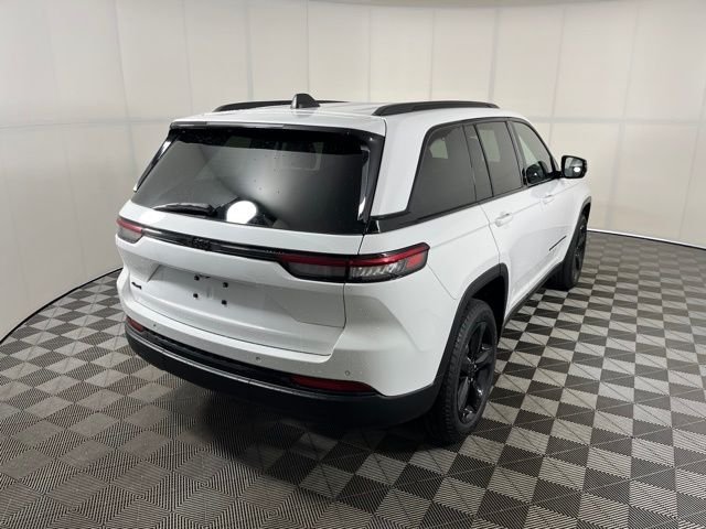 Used 2023 White/off-white Jeep Altitude X image 7
