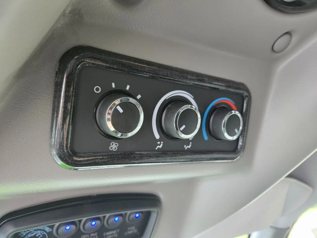 New 2025 Black Fade GMC Explorer Limited SE image 28
