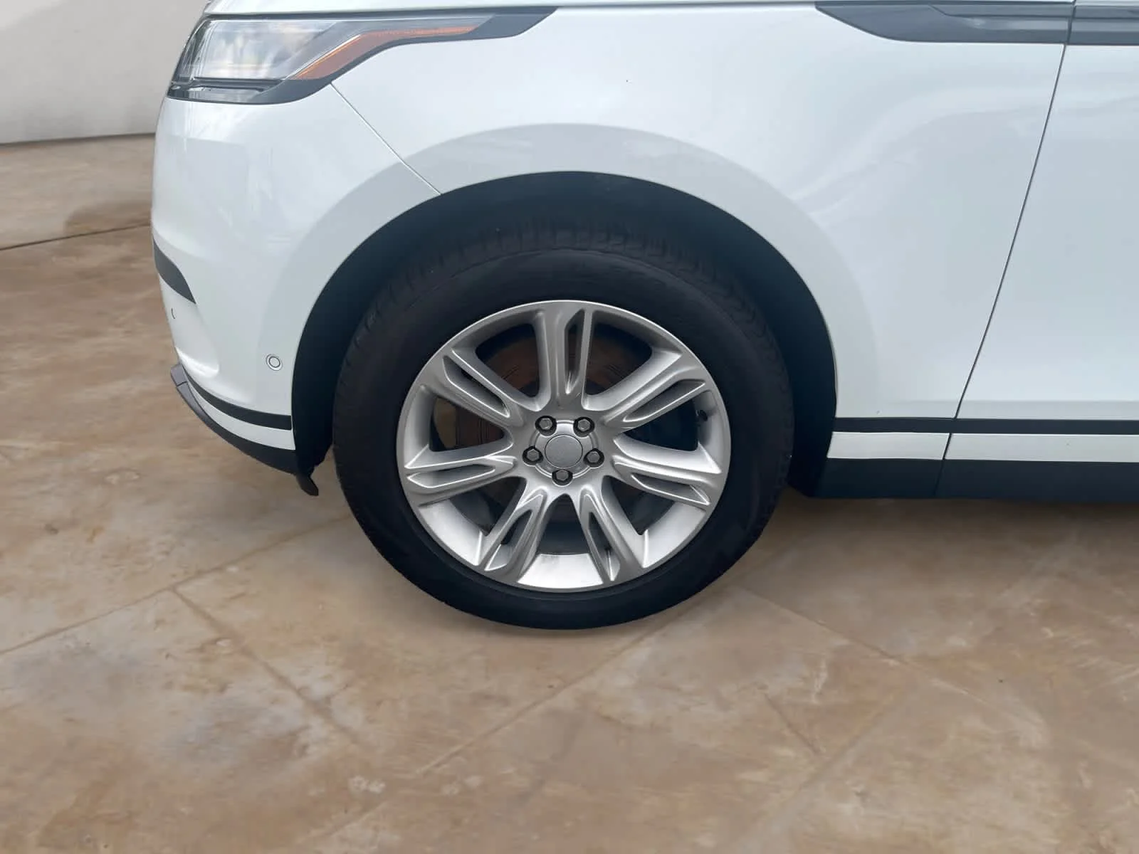 Used 2026 Fuji White Land Rover S image 14
