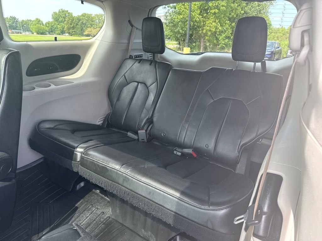 Used 2019 White Chrysler Limited image 13