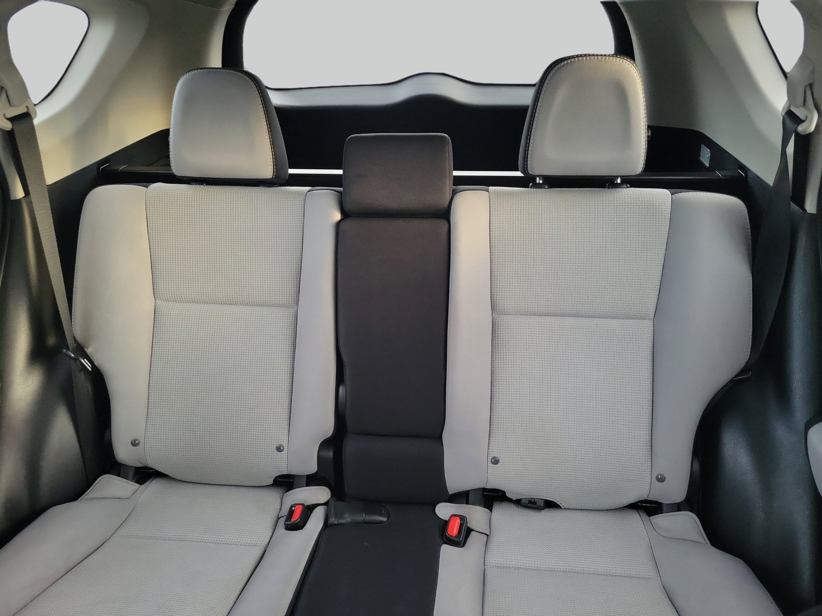 Used 2018 Pearl Toyota XLE image 12