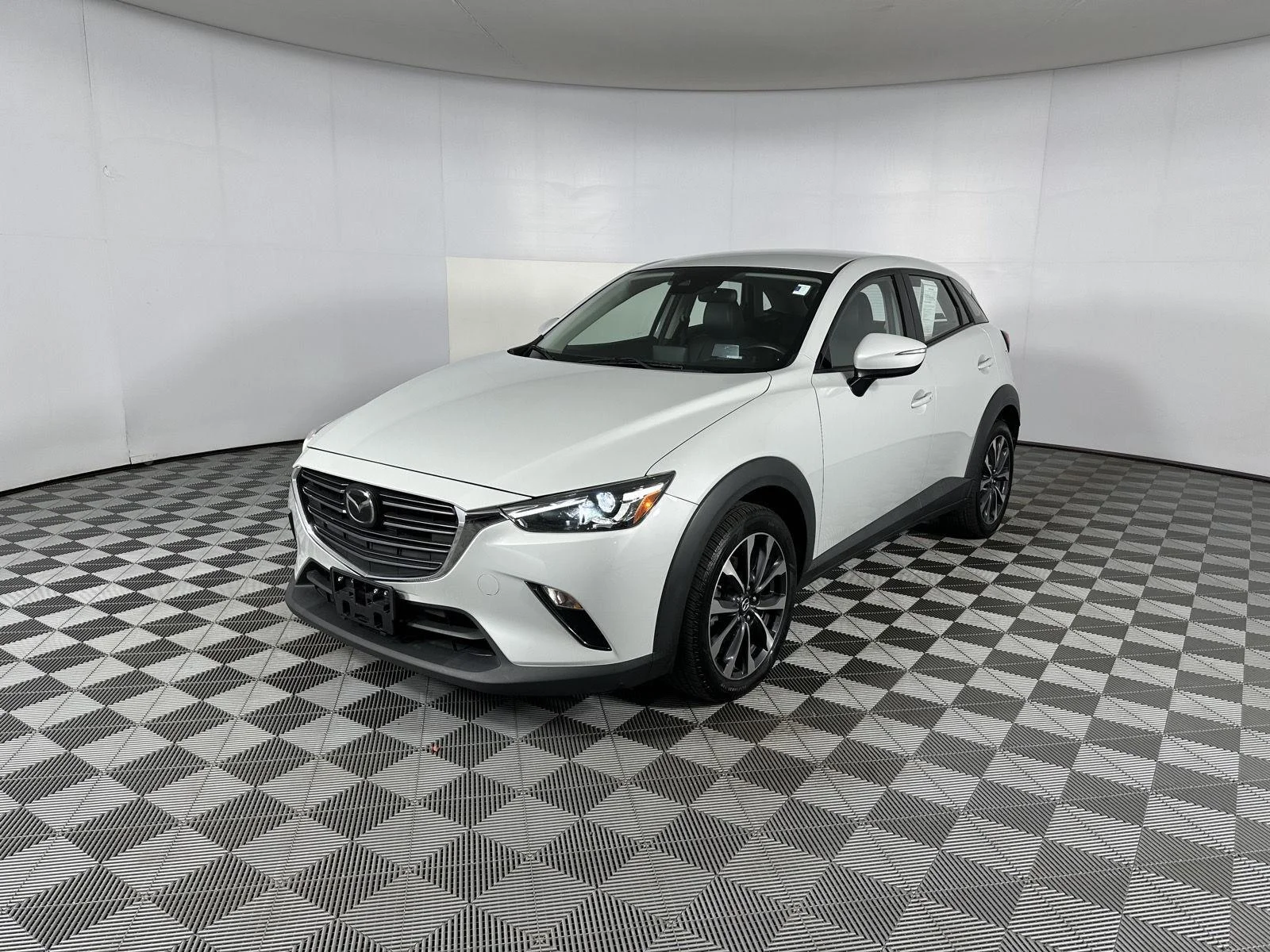 Used 2019 Ceramic Metallic Mazda Touring image 8