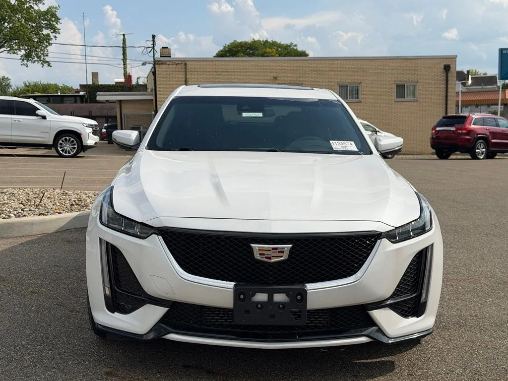 Used 2020 White Cadillac Sport image 21