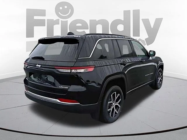 New 2026 Diamond Black Crystal Pearl-Coat Exterior Paint Jeep Limited image 5