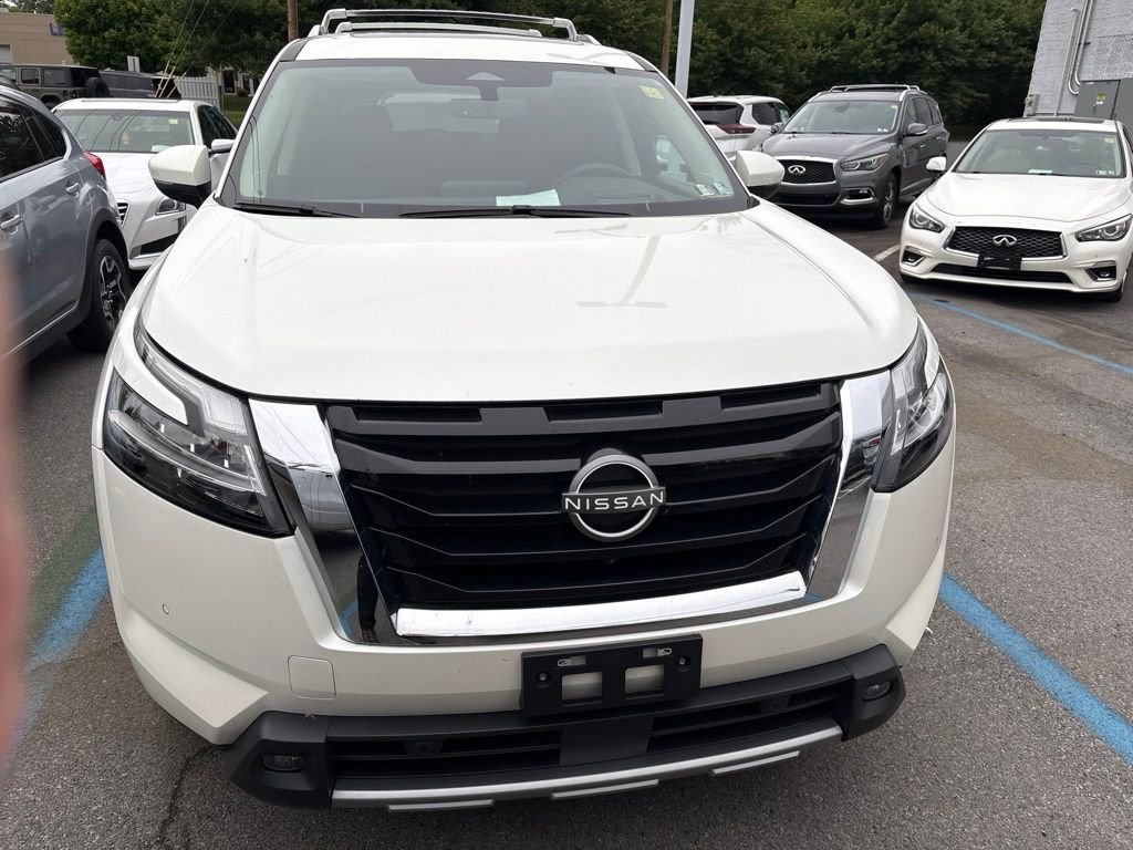 Used 2024 White Nissan Platinum image 2