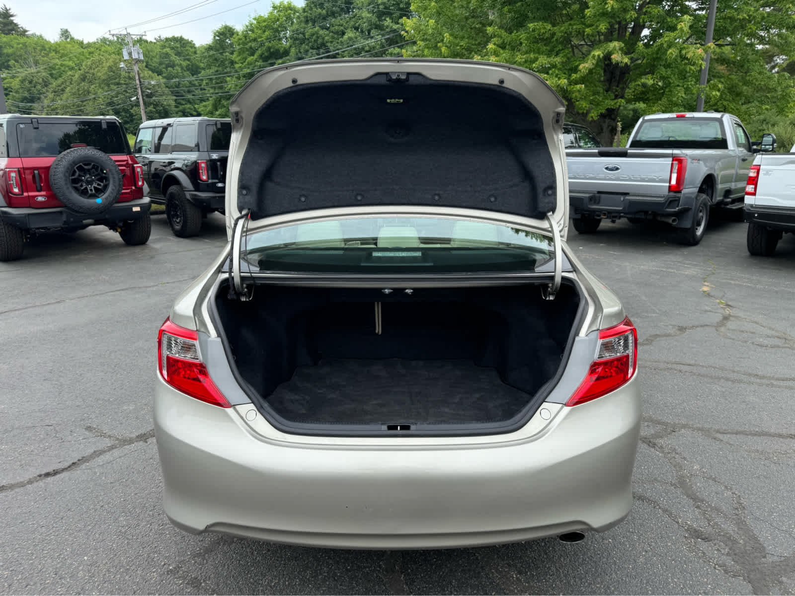 Used 2014 Creme Brulee Mica Toyota XLE image 3