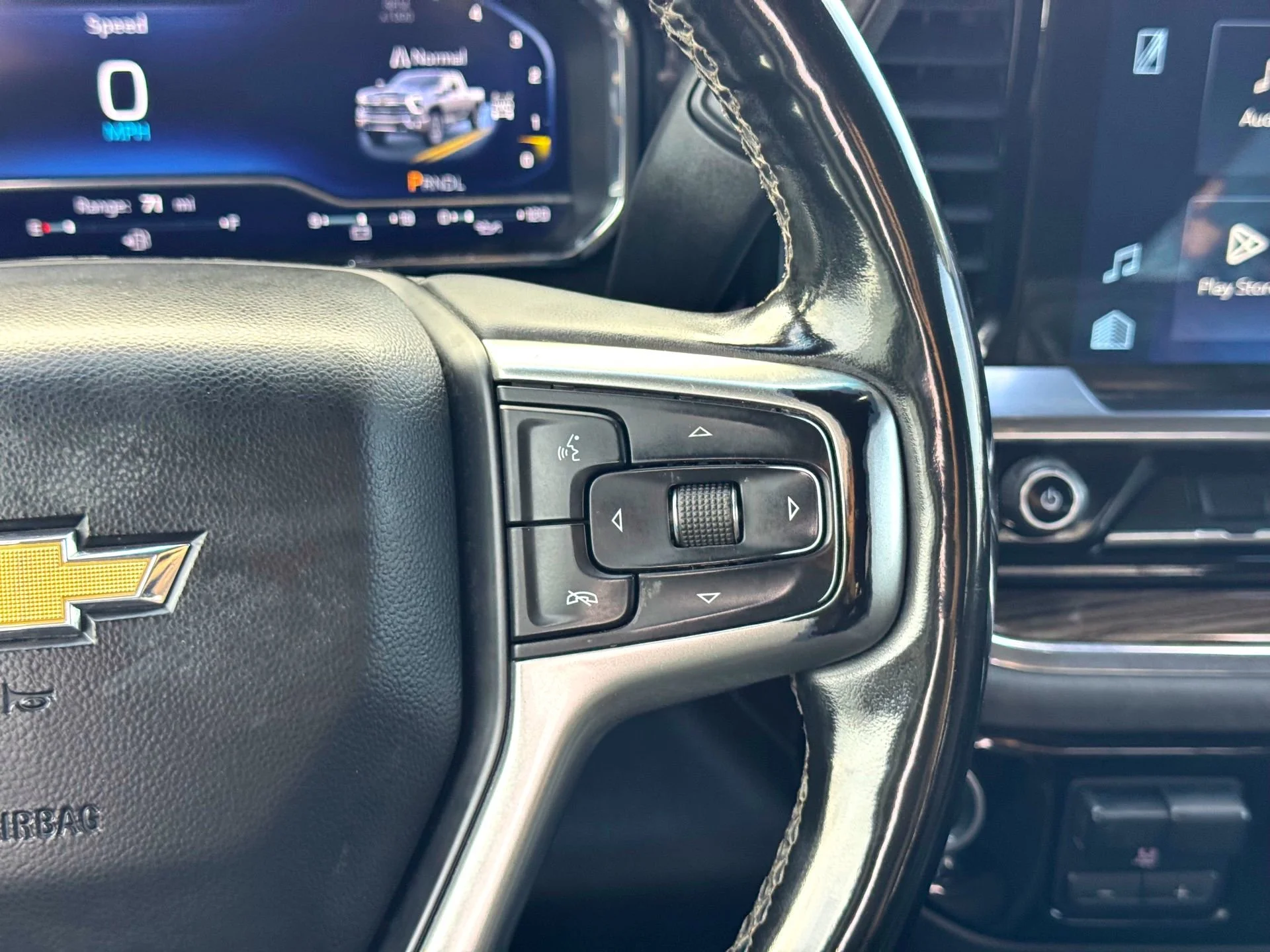 Used 2024 Summit White Chevrolet LT image 22