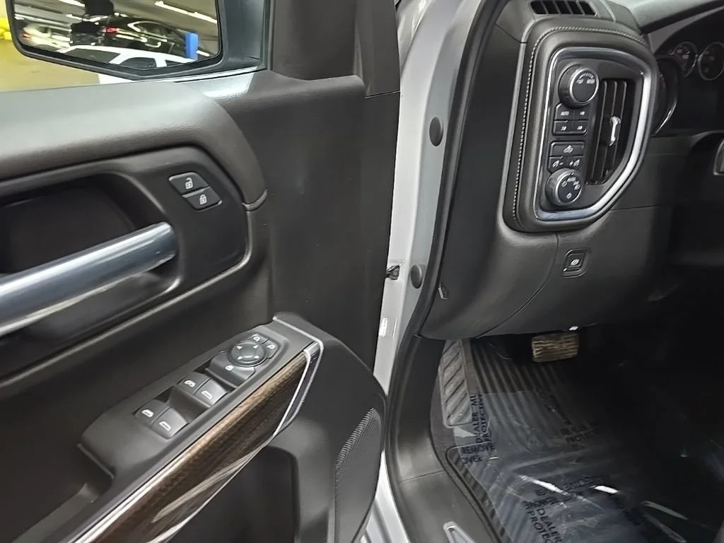 Used 2020 SILVER ICE METALLIC Chevrolet LT image 29