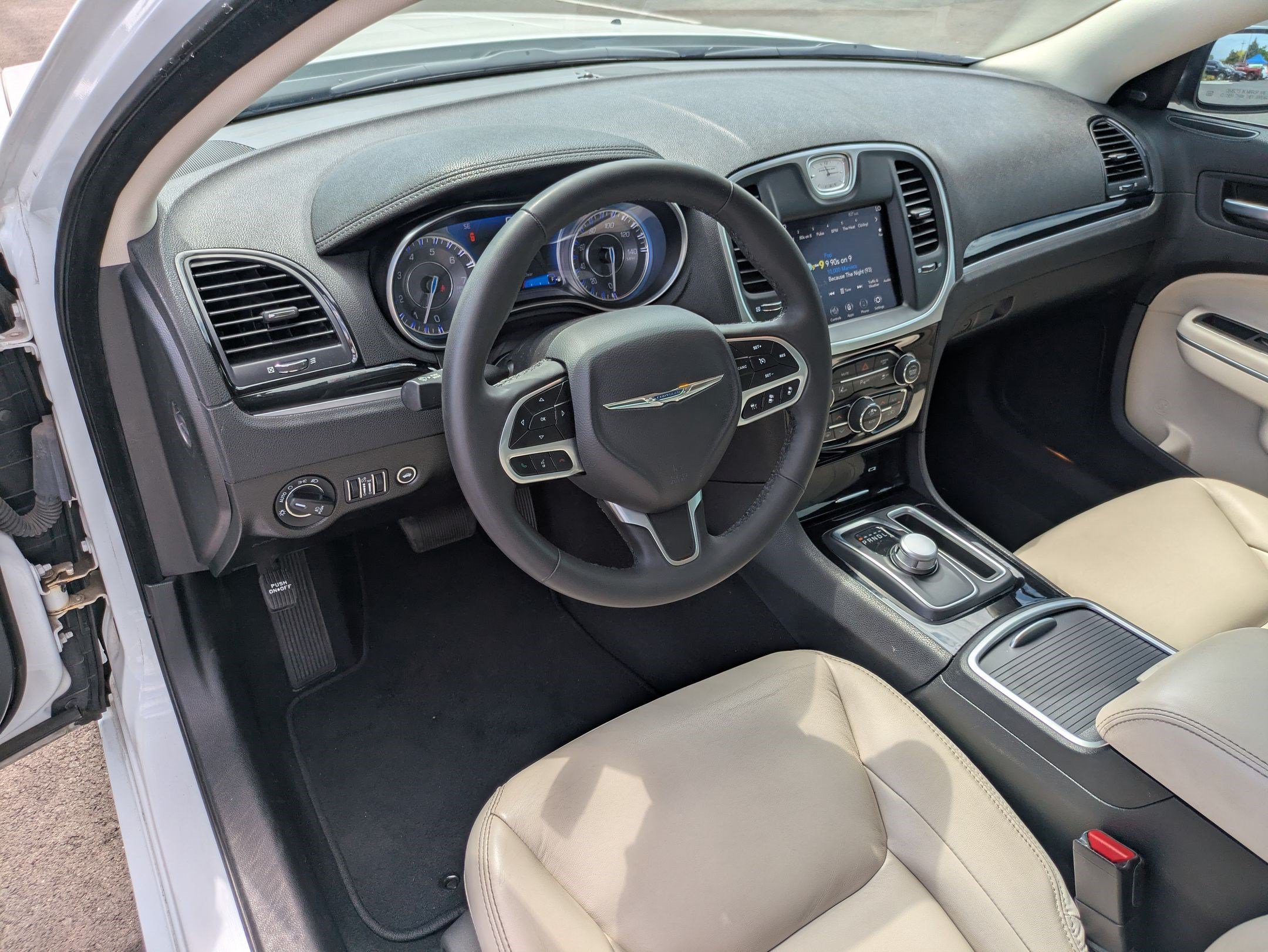 Used 2023 Bright White Clearcoat Chrysler Touring L image 15