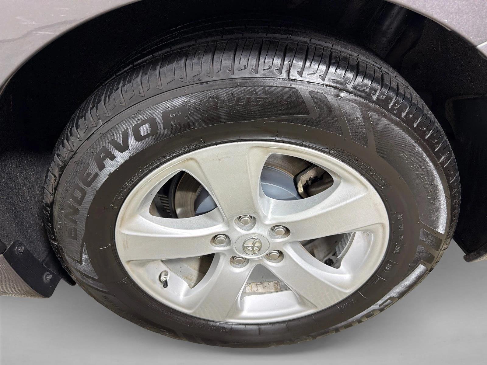 Used 2015 Predawn Gray Mica Toyota LE image 18