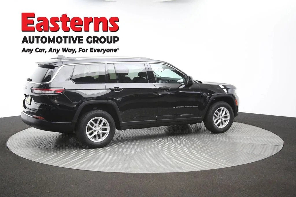 Used 2022 Black Jeep Laredo image 43