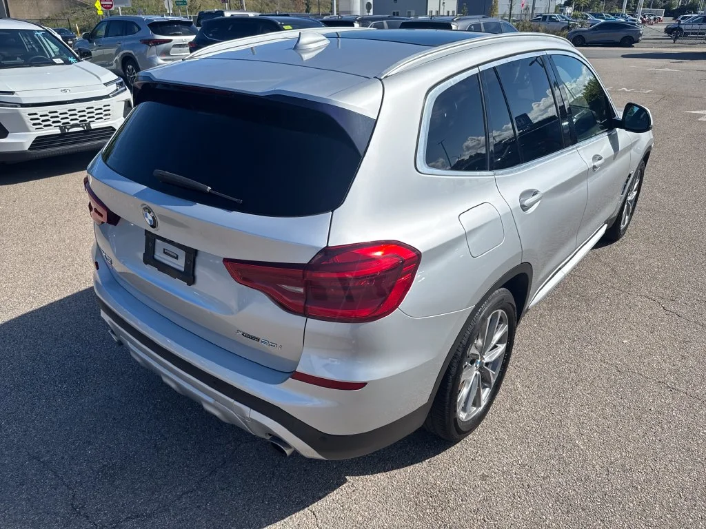 Used 2019 Silver BMW xDrive30i image 9