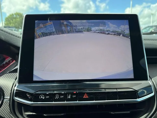 New 2026 White Jeep Latitude image 27