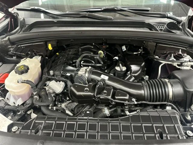 Used 2025 Red Jeep Altitude image 18