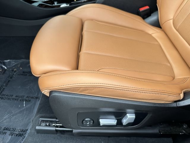 Used 2023 White BMW xDrive30i image 16