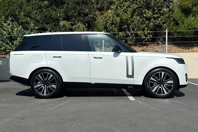 New 2026 Fuji White Land Rover SE image 6