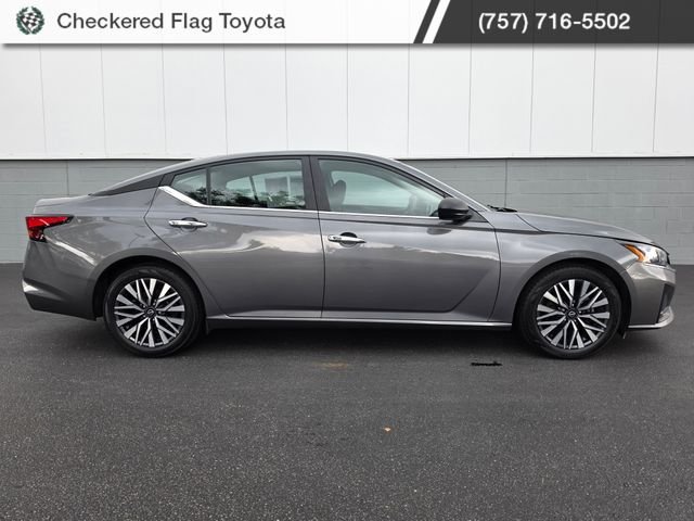 Used 2025 Gun Metallic Nissan 2.5 SV image 6