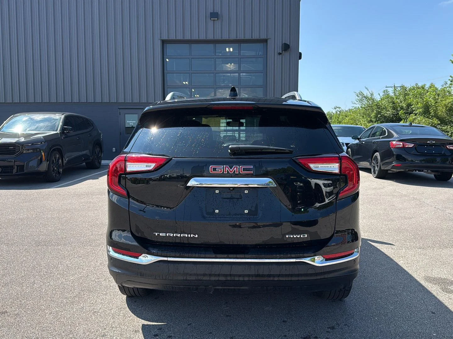 Used 2024 Ebony Twilight Metallic GMC SLT image 4