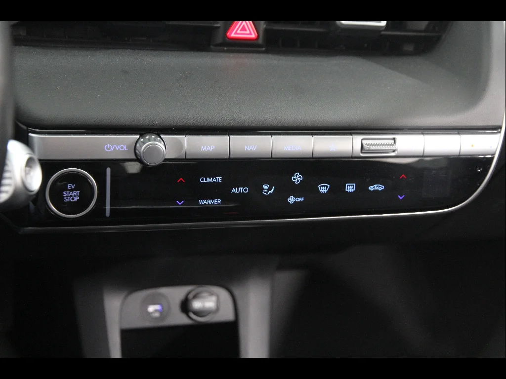 Certified Used 2024 Atlas White Hyundai SEL image 15