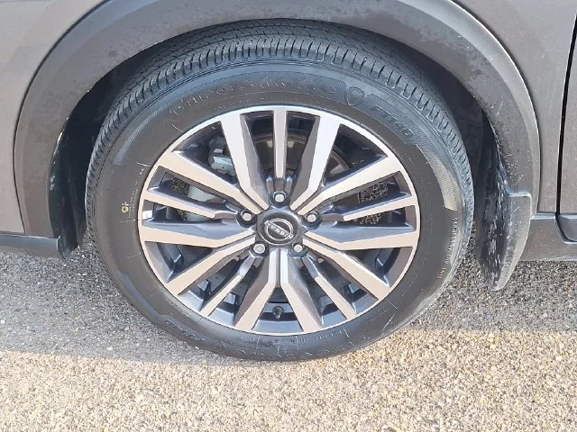 Used 2024 Gray Nissan SV image 16