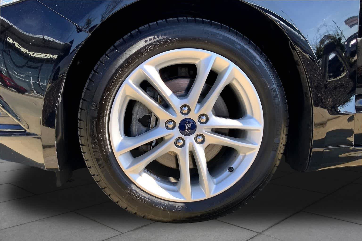 Used 2018 Shadow Black Ford S image 11