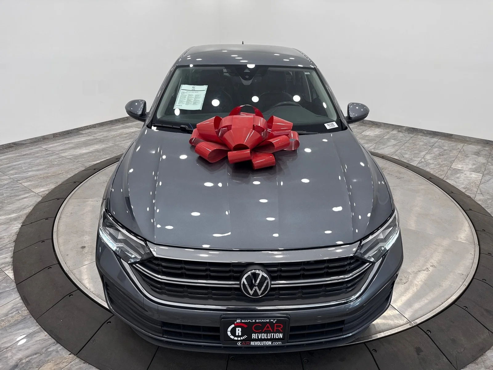 Used 2024 Platinum Gray Metallic Volkswagen SE image 2