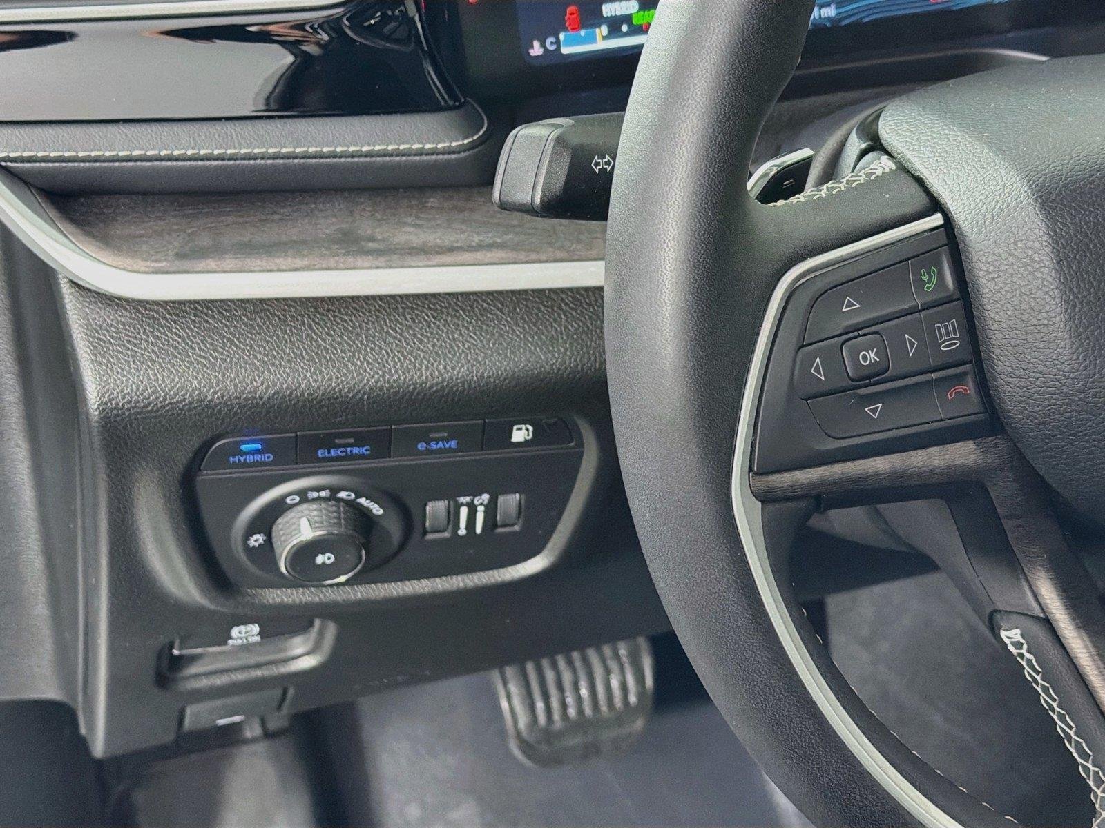 Used 2023  Jeep 30th Anniversary image 17