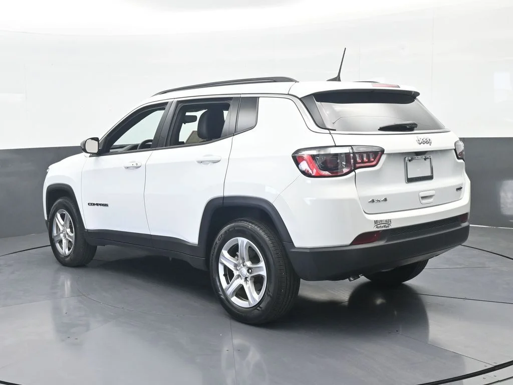 Used 2023 Bright White Clearcoat Jeep Latitude image 4