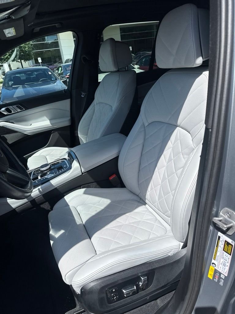 Used 2025 Gray Metallic BMW xDrive50e image 8