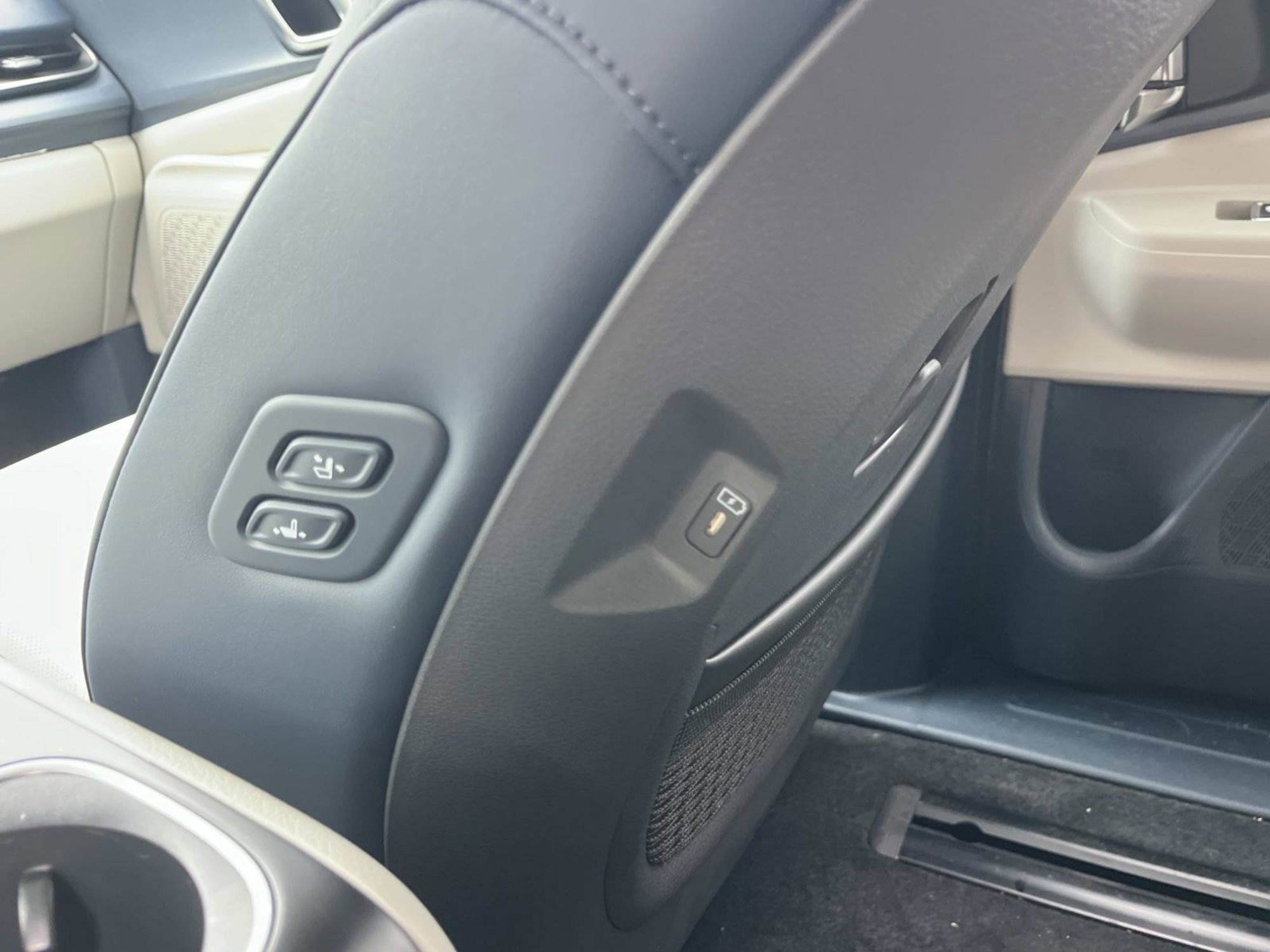 2026 Kia Carnival EX - Photo 18