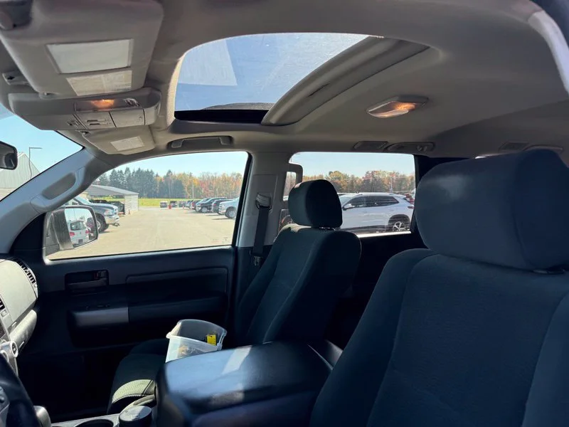 Used 2016 White Toyota SR5 image 4
