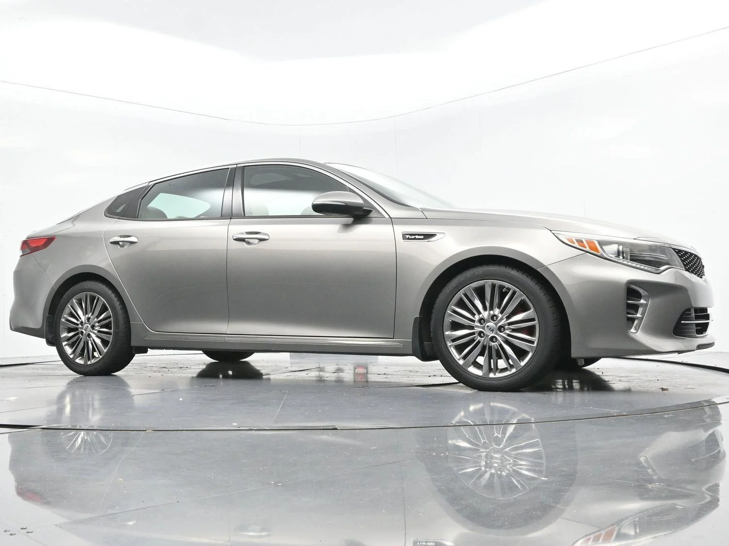 Used 2016 Titanium Silver Kia SXL Turbo image 44