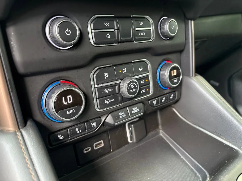 Used 2021 Black Chevrolet High Country image 26