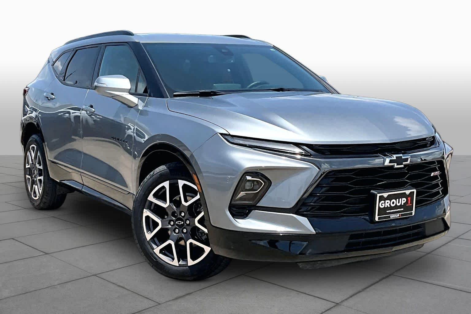 Used 2025 Sterling Gray Metallic Chevrolet RS image 3