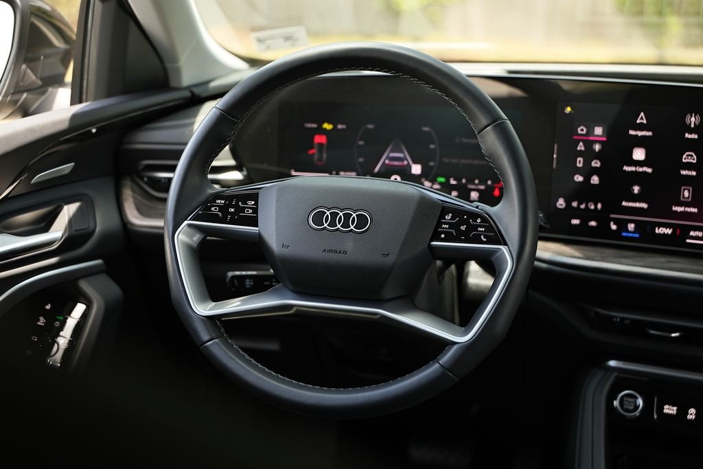 Used 2025 Mythos Black Metallic Audi 2.0T Premium Plus image 27