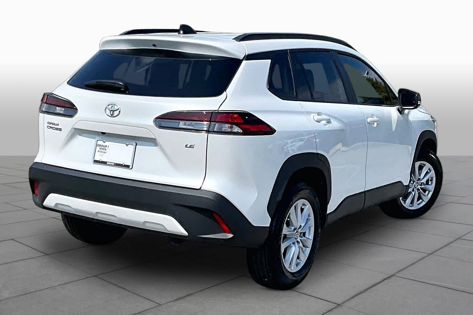 Used 2026 Wind Chill Pearl Toyota LE image 12