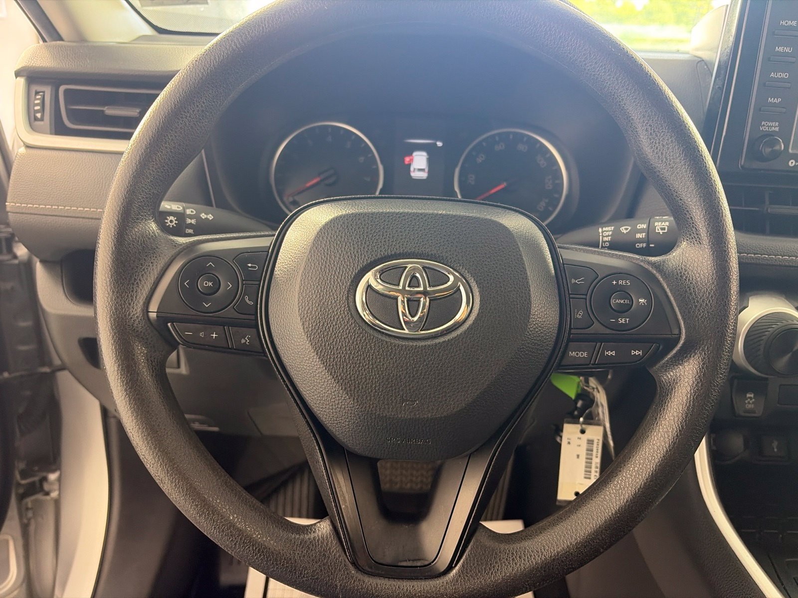 Used 2022 Silver Toyota LE image 18