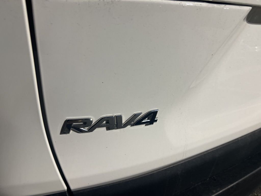 Used 2025 White Toyota XLE image 10
