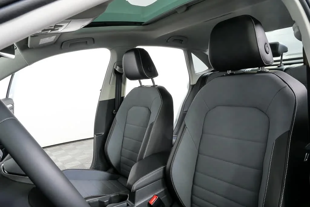 New 2026 Monument Gray Volkswagen SE image 5